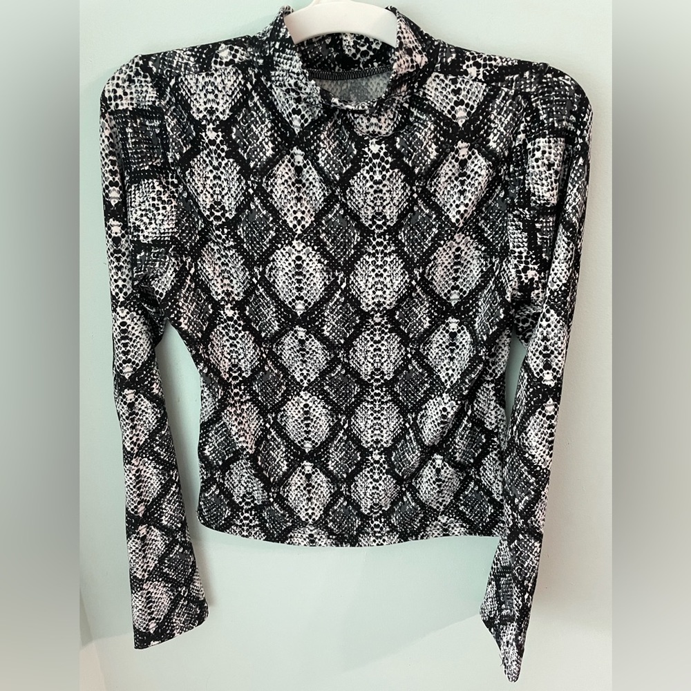 Women’s tight long sleeve Turtleneck